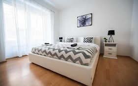Bright And Modern 1Bdr Apartment In The Center