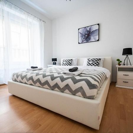Bright And Modern 1Bdr Apartment In The Center SJJ Esterno foto